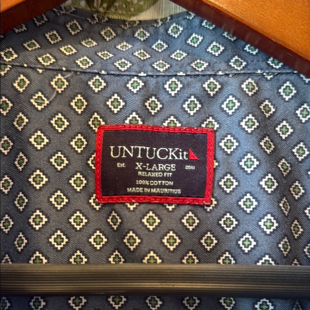 UNTUCKit Blue Geometric Casual Button Down Shirt